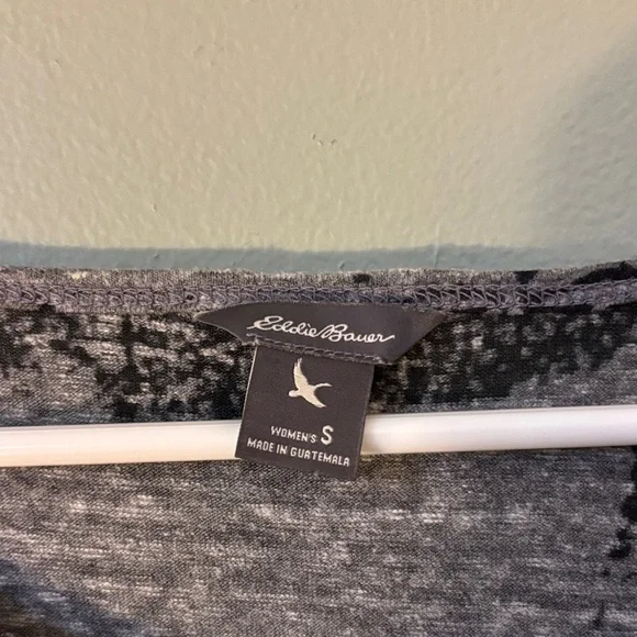 Eddie Bauer Gray and Black Leaf Forest Graphic Women's Shirt Size Small - Picture 2 of 6